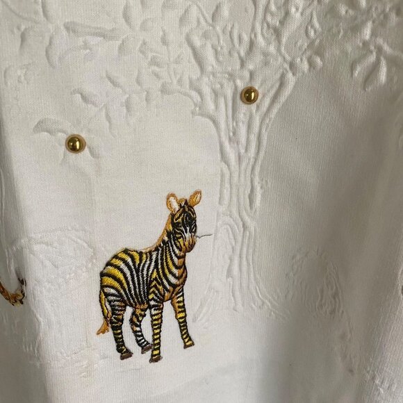 P.G.B. White Top with Animals Zebra, Giraffe, Cheetah, Gold Studs Women's 1X - Picture 6 of 12